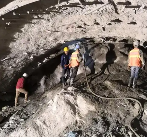 蕲春拱顶带模注浆料的施工流程及注意事项